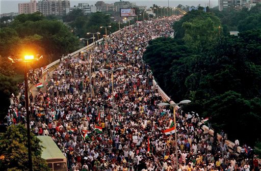 Anna+hazare+supporters+delhi.jpg